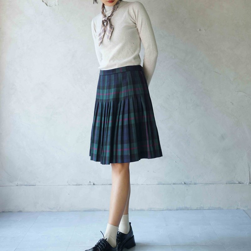 Treasure Vintage Find - Brooks Brothers British-inspired Green Plaid Wool Pleated Skirt - Skirts - Wool Green