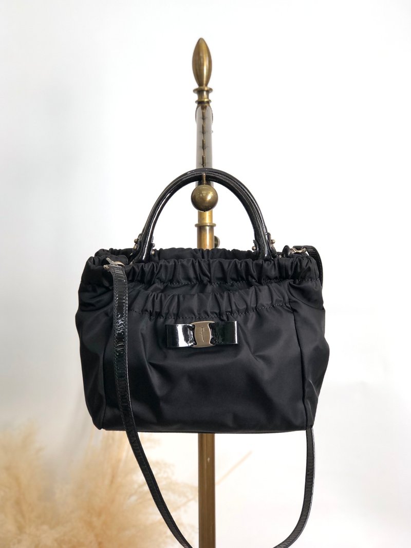【 日本直送　名牌中古包 】Salvatore Ferragamo ハンドバッグ ブラック ガンチーニ ナイロン 2way vintage uazc8j - 手提包/手提袋 - 尼龍 黑色