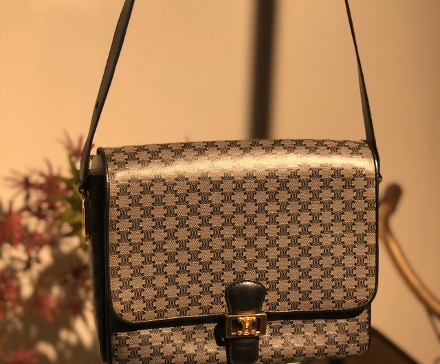 日本直送 名牌中古包 】CELINE セリーヌ トリオンフ ブラゾン フラップ