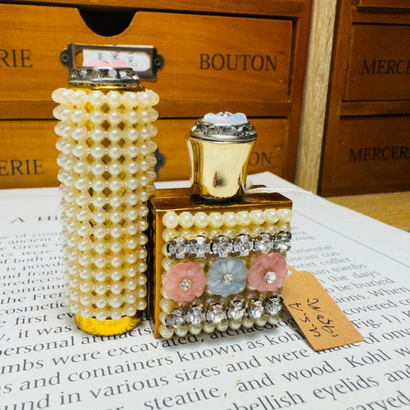 1950s perfume bottle lipstick set with diamonds, pearls and small flowers - อื่นๆ - โลหะ 