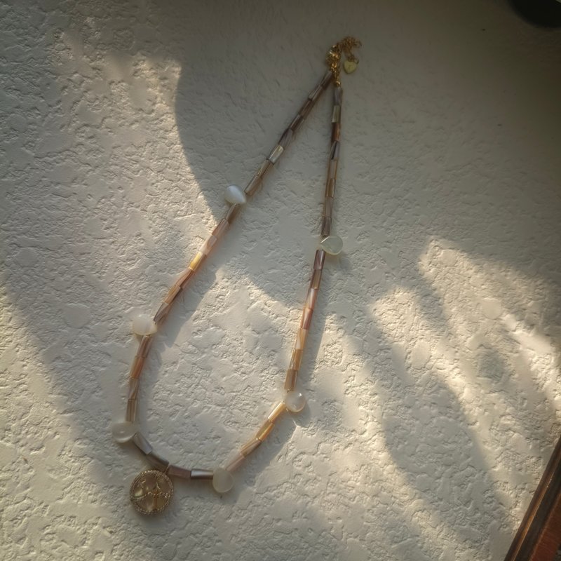 天然棕色斑紋貝殼和白色水滴貝殼項鍊 十二星座鋯石白貝吊墜頸鍊 - 項鍊 - 珍珠 咖啡色