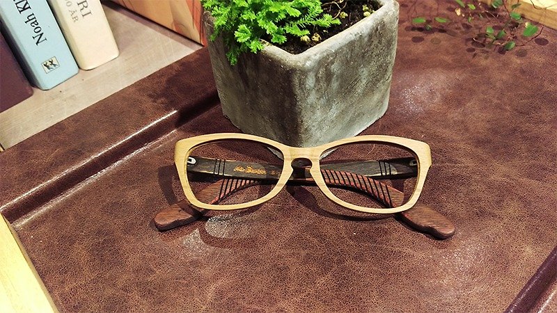 Taiwan handmade glasses [MB] Action series exclusive patented touch technology Aesthetics artwork - Glasses & Frames - Bamboo Brown
