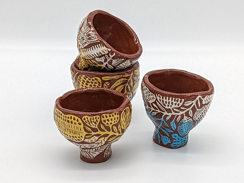 Set of sgraffito glasses 1.33 - 1.66 oz, Liquor cups set Ceramic bowls set - แก้วไวน์ - ดินเผา หลากหลายสี