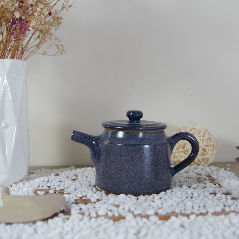 Blueberry Teapot - Capacity about 120ml - ถ้วย - ดินเผา สีน้ำเงิน