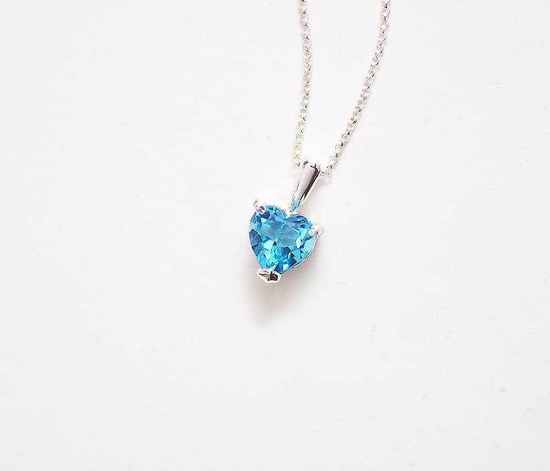 Heart-shaped Swiss Blue Topaz Pendant Necklace Hand Made Silver Silver925 Topaz Swiss Blue - สร้อยคอ - เครื่องเพชรพลอย สีน้ำเงิน
