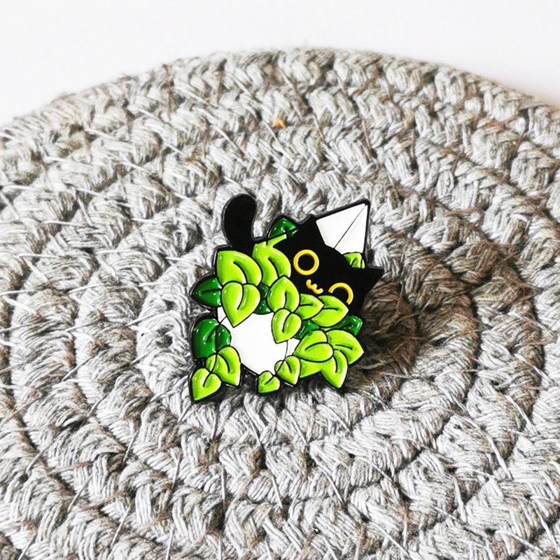 Plus 1 可愛黑色花貓金屬徽章胸針心口針 - 胸針 - 其他金屬 多色