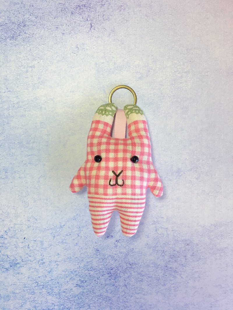 Pink Plaid Green Ears-Rabbit Keyring - พวงกุญแจ - ผ้าฝ้าย/ผ้าลินิน สึชมพู