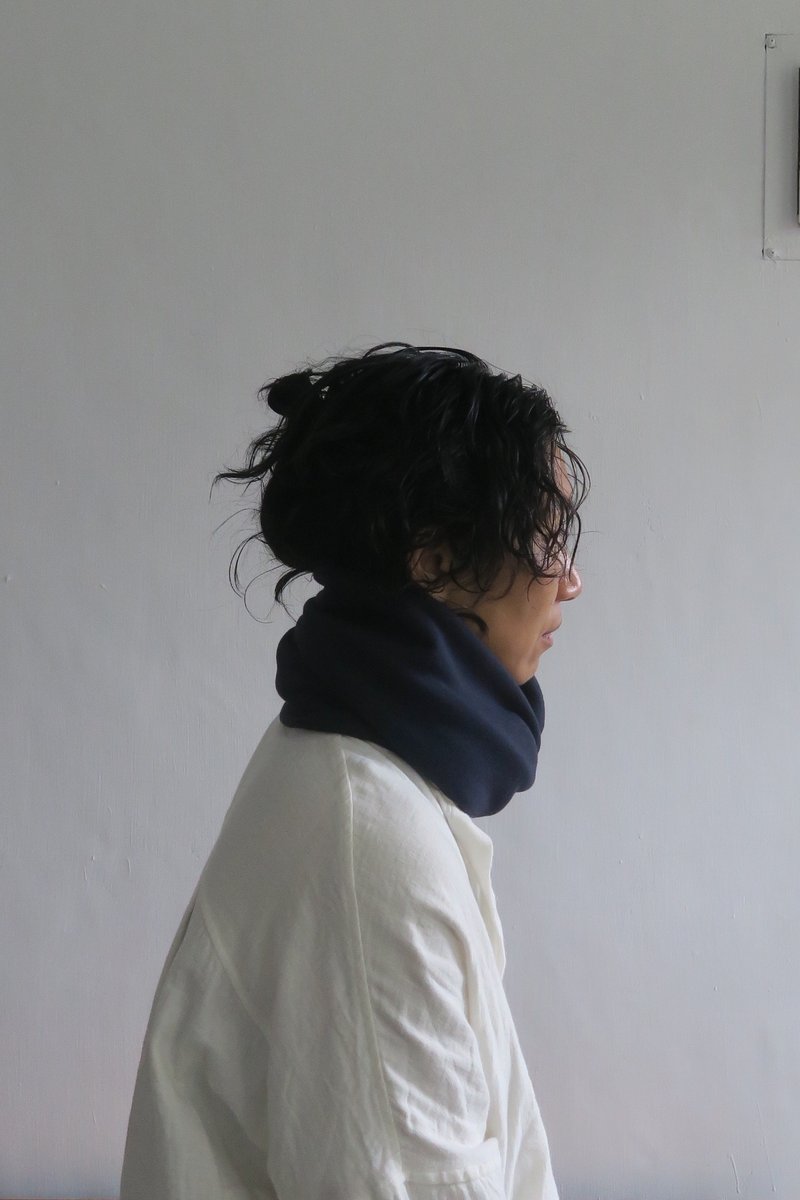 Cotton knitted elastic neck scarf | Narrow fit | Dark blue - ผ้าพันคอถัก - ผ้าฝ้าย/ผ้าลินิน สีน้ำเงิน