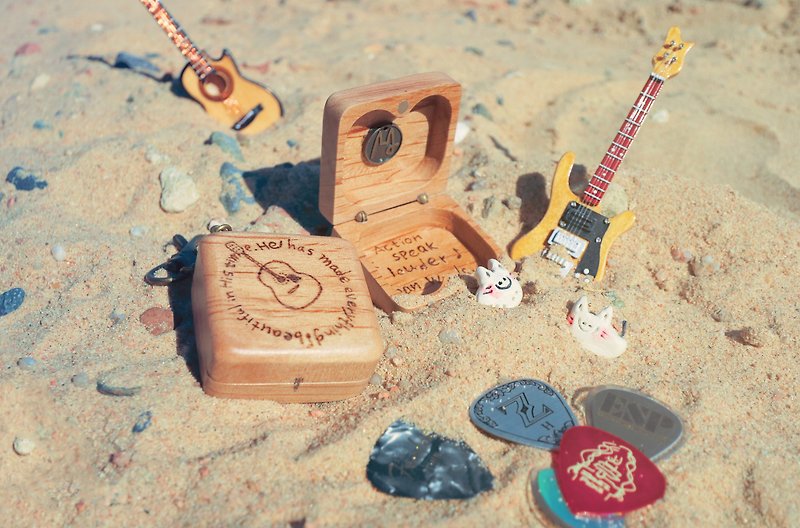 [pick storage / small wooden box charm] guitar shrapnel texture gift hand-burned illustration graphic customization - พวงกุญแจ - ไม้ สีนำ้ตาล