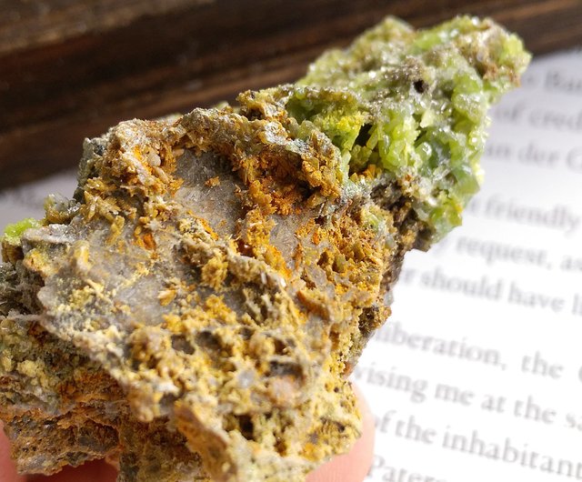 【鉱物 緑鉛鉱 原石】中国・広西チワン族自治区産 パイロモルファイト クラスター パイロモルファイト 中国 広西チワン族自治区産 緑鉛鉱 pfs415