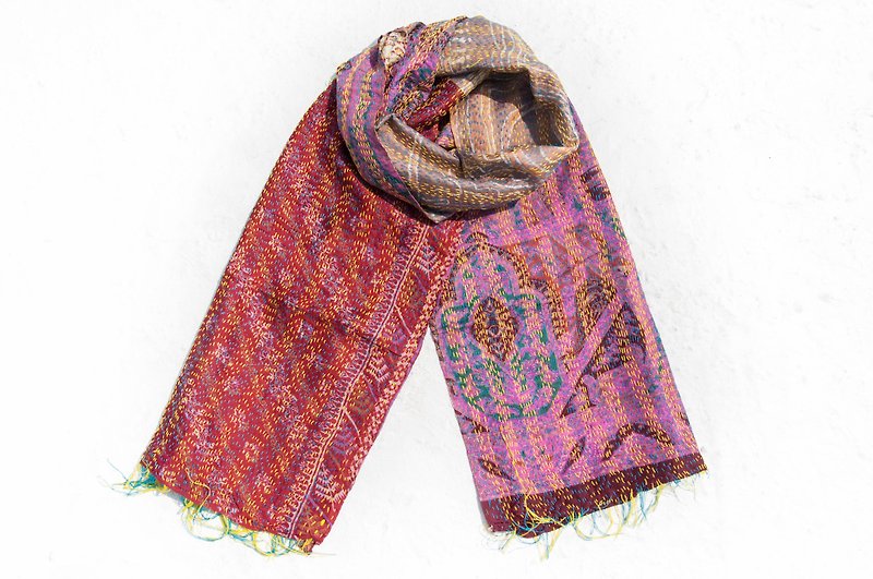手工縫紗麗布絲巾/絲綢刺繡圍巾/印度絲綢刺繡絲巾-粉紅草莓花朵 - 圍巾/披肩 - 絲．絹 多色