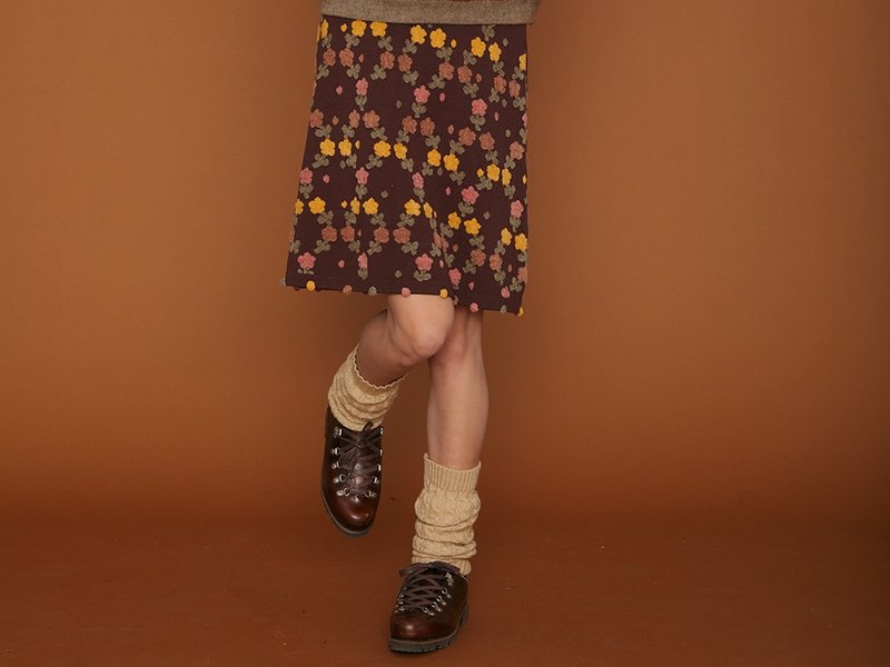 European retro chocolate hillside handmade hook-button three-dimensional flower skirt - กระโปรง - วัสดุอื่นๆ สีนำ้ตาล