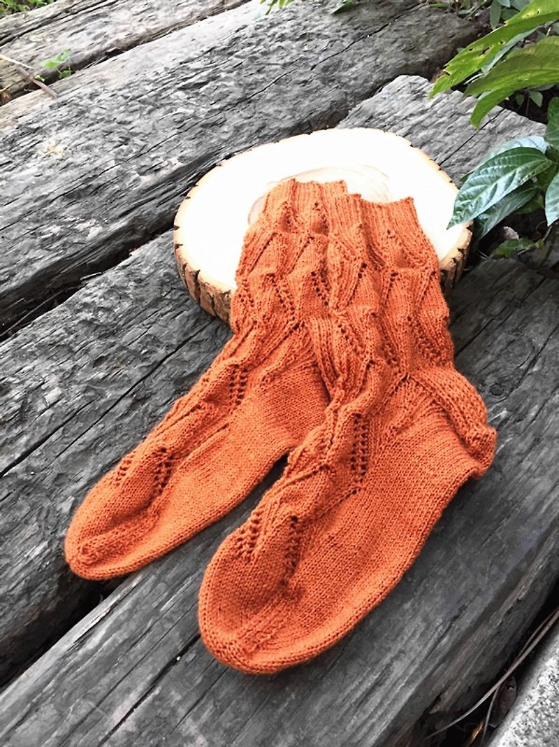 Good Day Handmade] Handmade. Winter hand woven braided wool thick woolen socks / Christmas gifts - Socks - Paper Multicolor
