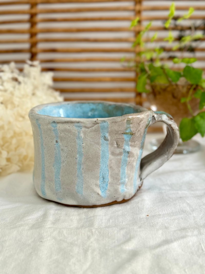 Unique yellow clay with white glazed blue strips huge mug - แก้ว - ดินเผา 