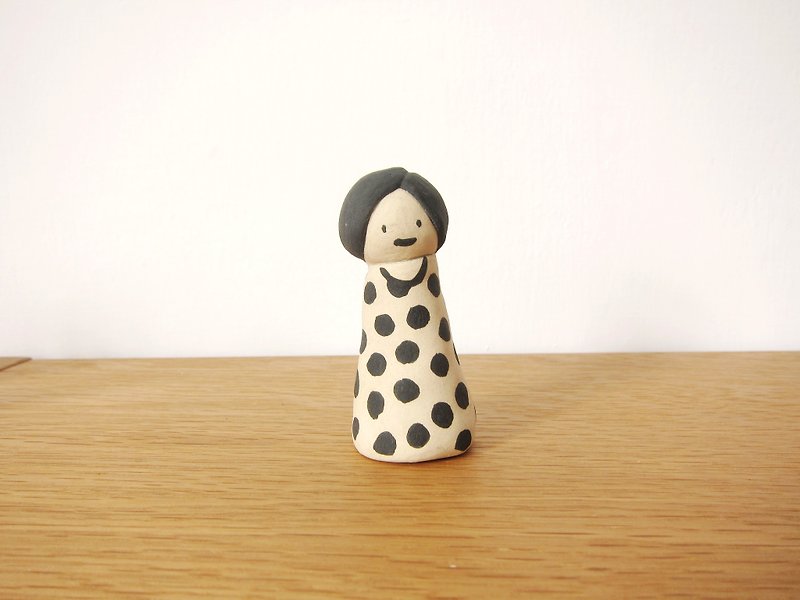 Little figure pot even - Items for Display - Pottery Black