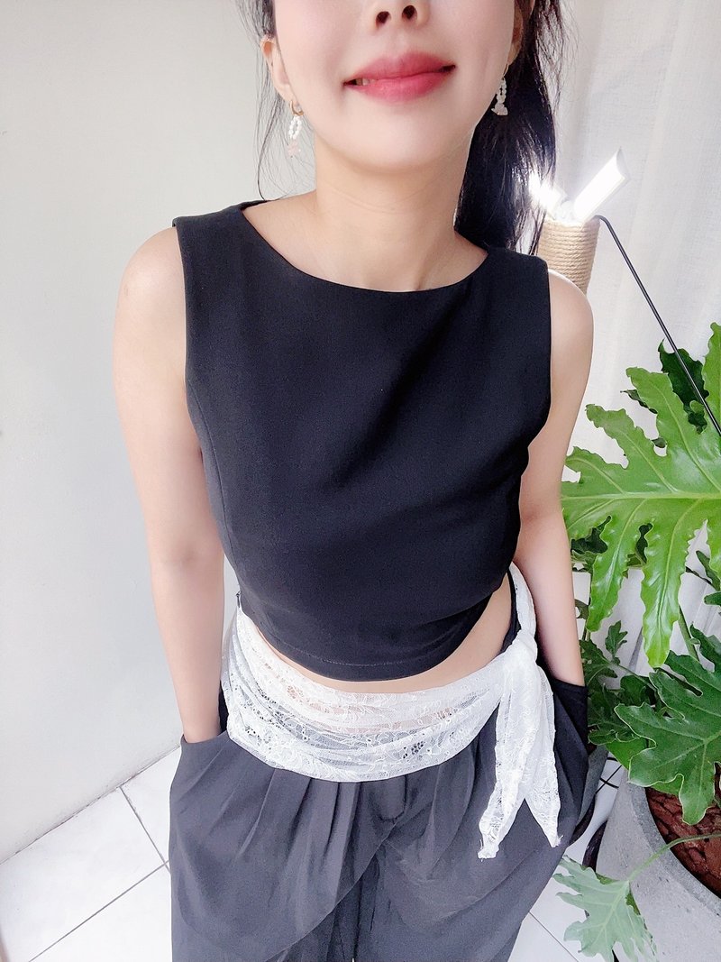 暗夜深黑色氣質低調優雅女人 簡約挺版 中薄磅紡紗 短版上衣背心 - 背心/無袖上衣 - 聚酯纖維 黑色
