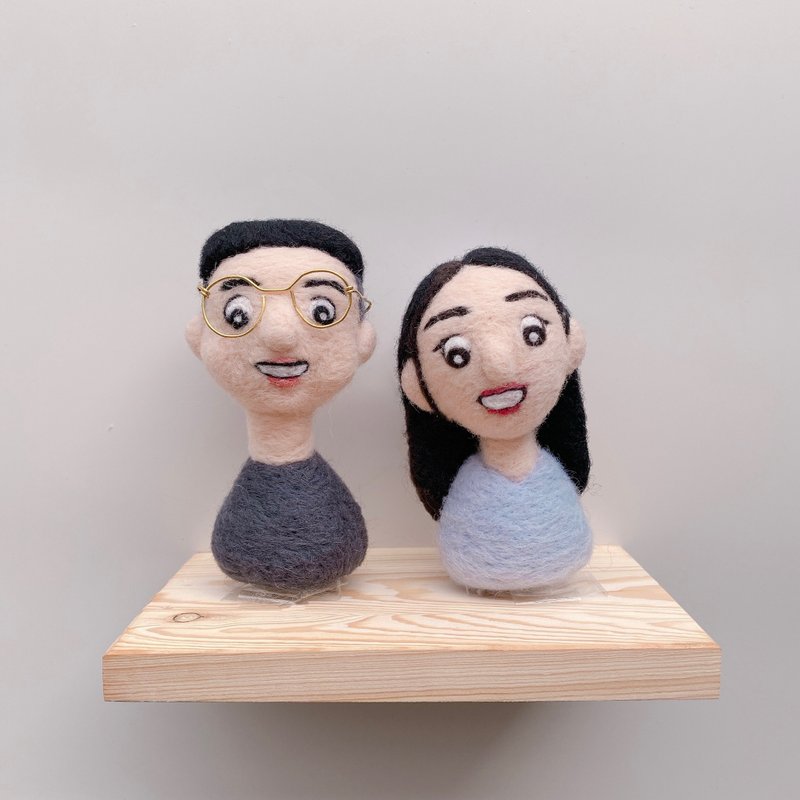 羊毛氈客制化-似顏繪/人像客制/擺飾-有附木頭底座 - 擺飾/家飾品 - 羊毛 