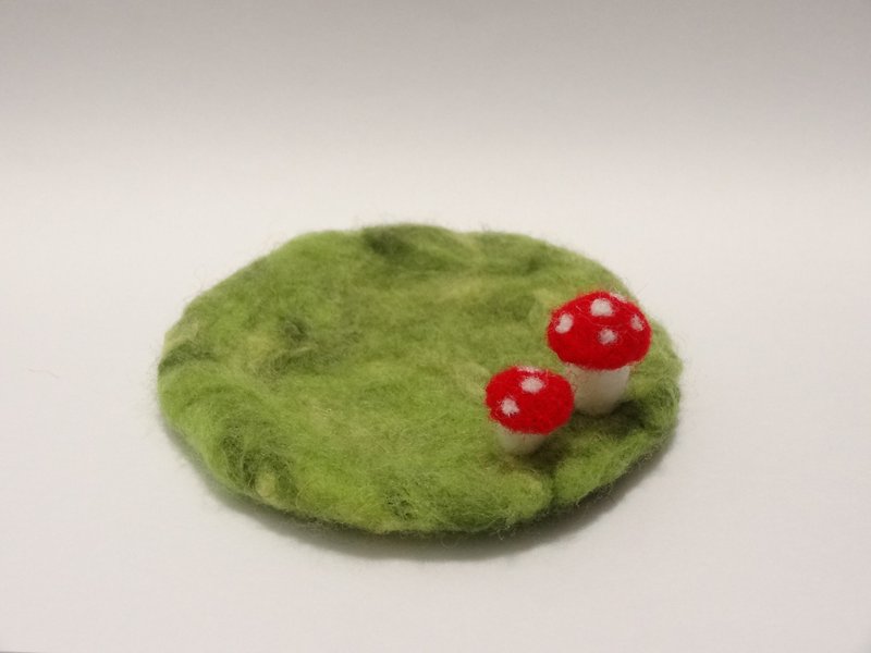 Turf mushroom Coaster-Wool felt  (key ring or Decoration) - Coasters - Wool Multicolor