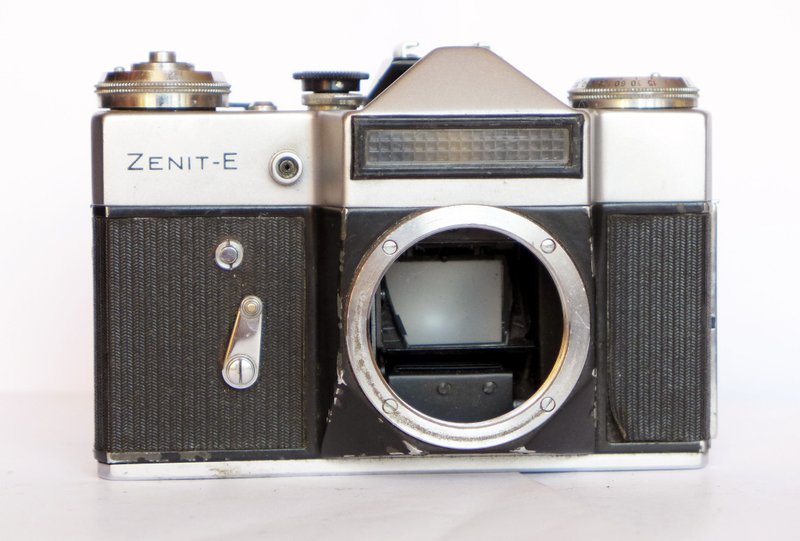 Zenit E body USSR SLR 35mm film camera KMZ M42 mount - 相機/拍立得/底片相機 - 其他金屬 銀色
