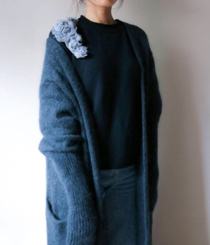 Dark blue long-sleeved knit shirt - embroidered version (showpiece clearing) - สเวตเตอร์ผู้หญิง - ขนแกะ 