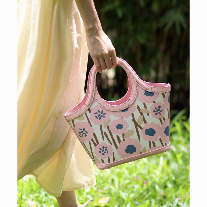 Handmade genuine leather patchwork handbag dual-purpose vegetable basket shoulder bag Nordic pink flower - กระเป๋าแมสเซนเจอร์ - หนังแท้ สึชมพู