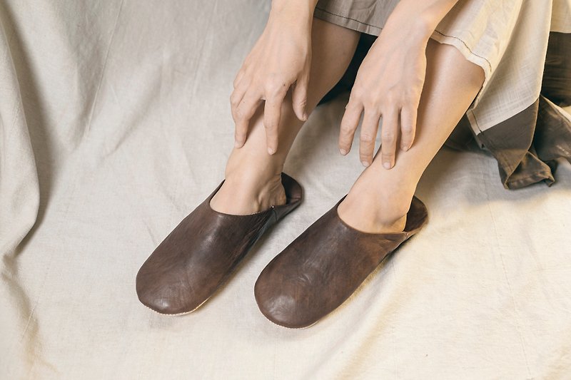 【Babouche 手工鞋】深邃棕 - 圓 / 摩洛哥 - 室內拖鞋 - 真皮 咖啡色