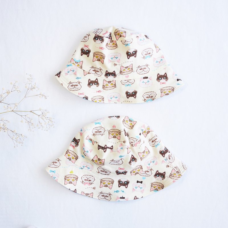 MOM & KIDS parent-child double-sided fisherman hat | beige cat playful - Other - Cotton & Hemp Yellow