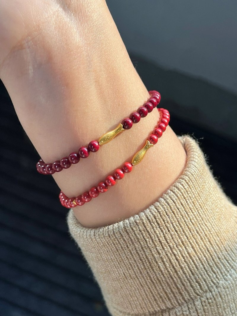 Natural raw mineral cinnabar. Purple gold sand/imperial sand sterling silver small fish design single circle bracelet - สร้อยข้อมือ - ไม้ สีแดง