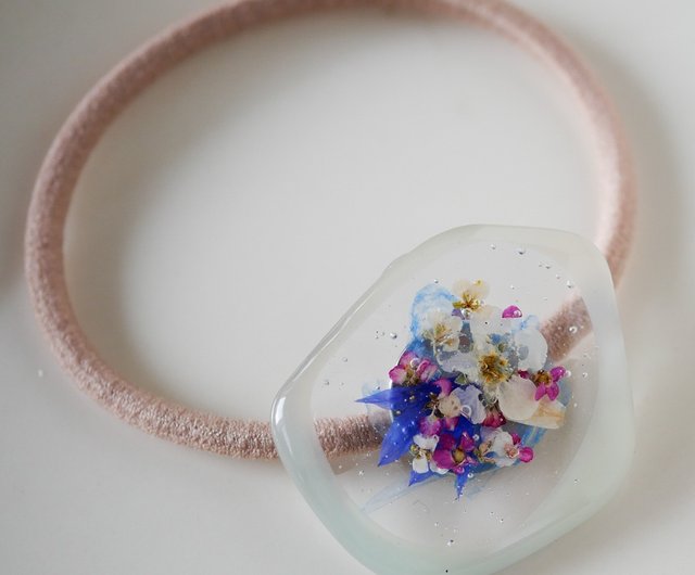 押し花ヘアゴム ホワイト×パールブルー マーブル ハンドメイド レジン お花 丸 押し花ヘアゴム ホワイト×パールブルー マーブル ハンドメイド レジン