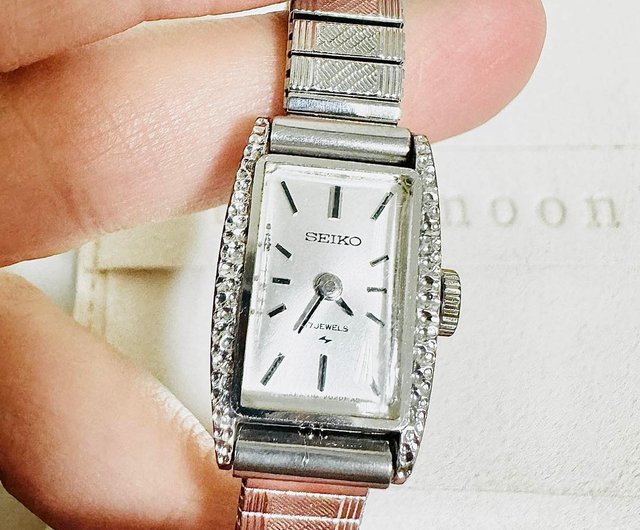 1970年代 日本セイコー レディースウォッチ 手巻き 刻印入りシルバーケース 第二精工舎 - ショップ onceinabluemoon 腕時計 -  Pinkoi