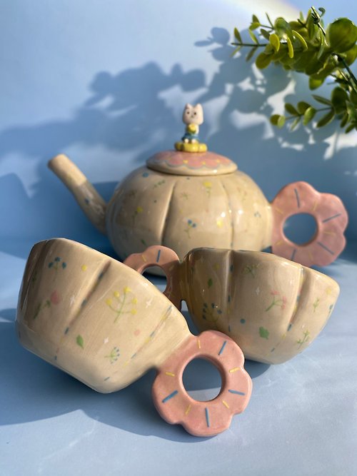 cher’s pottery Handmade ceramic teapot. Handmade ceramic teapot set with cute flower lover and cat designs.
