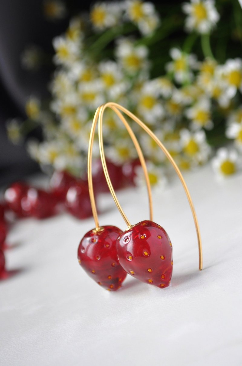 草莓耳环水果耳环长耳环礼物女孩生日礼物 - 耳環/耳夾 - 玻璃 紅色
