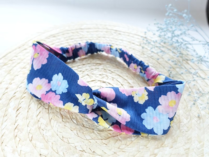 Hand made fresh flower pattern cloth made of friendship section hair band (blue) - เครื่องประดับผม - ผ้าฝ้าย/ผ้าลินิน 