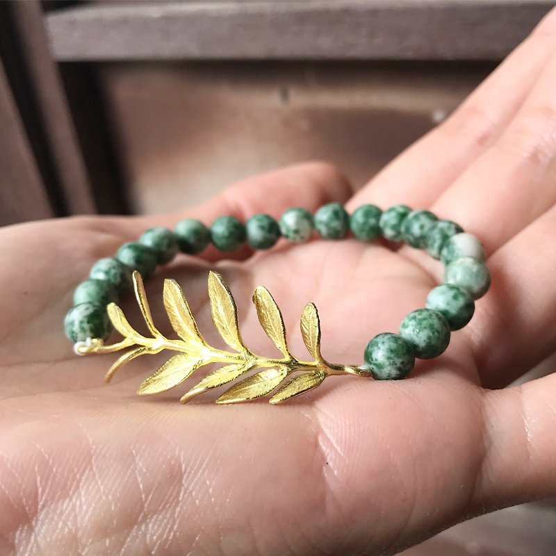 【Lost and find】 Natural stone copper plant green stone bracelet - สร้อยข้อมือ - เครื่องเพชรพลอย สีเขียว