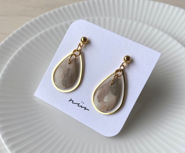 ナチュラルカラーのモードなイヤリング(ピアス変更可)　ポリマークレイ ナチュラルカラーのモードなイヤリング(ピアス変更可) ポリマークレイ