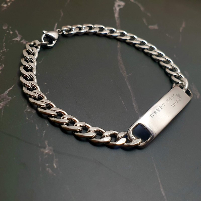 Q7-engraved stainless steel bracelet - Bracelets - Other Metals Silver