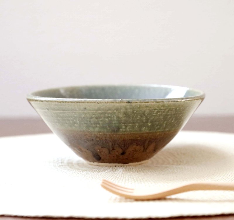 On Sale / 織部と黒茶のかけ分けボウル １ - 碗 - 陶 綠色