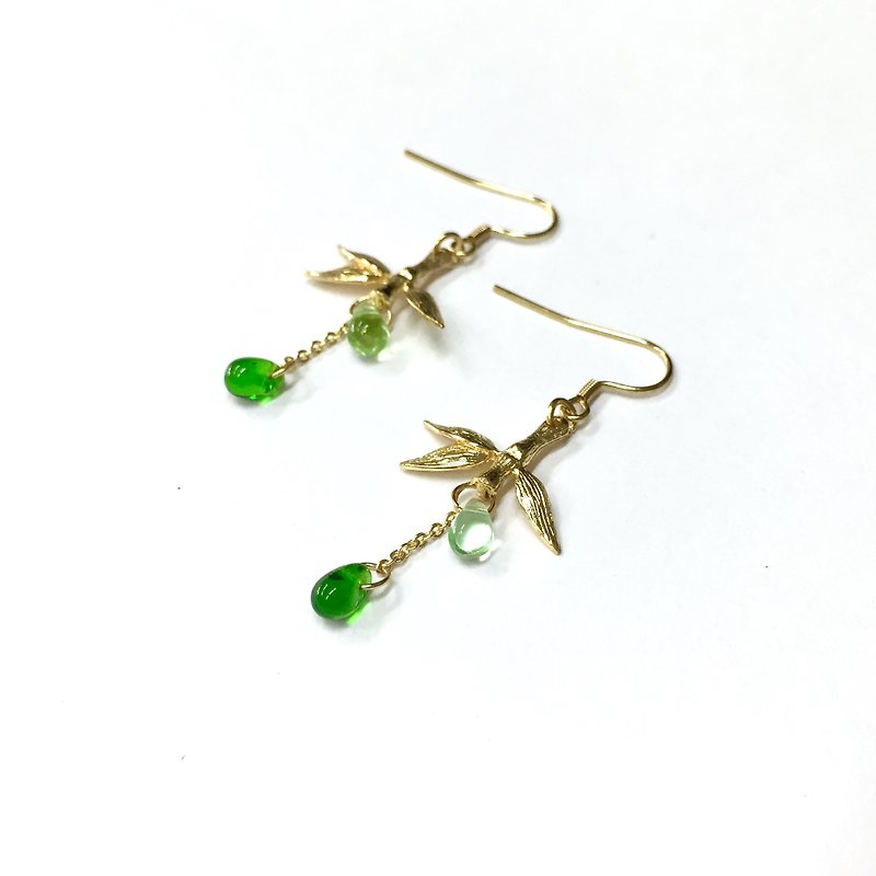 【Ruosang】【Qin】Green bamboo. Water droplets. 24K gold-plated Bronze. Japanese/Japanese style/French earrings/ear hooks/ Clip-On - ต่างหู - แก้ว สีเขียว