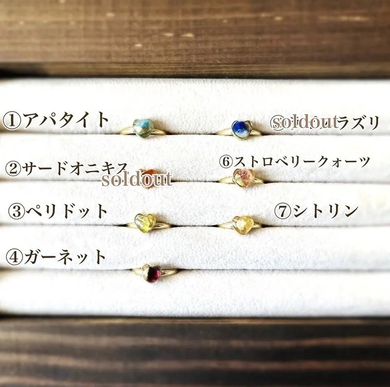Natural stone heart ring, gold line, ring, pinky ring, pair ring, apatite, sardonyx, peridot, garnet, lapis lazuli, strawberry quartz - แหวนทั่วไป - หิน สีทอง