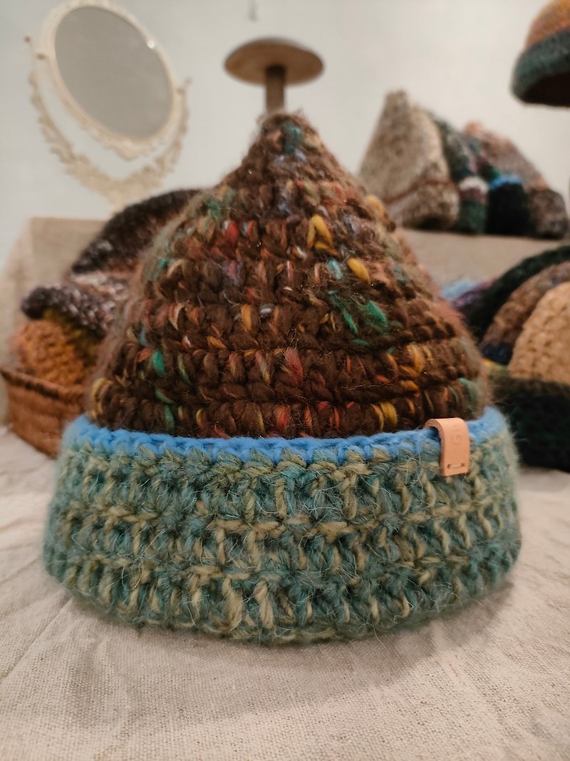 I am a chestnut hat sweetheart girl with pointy wool hat knitted handmade Christmas gift exchange - หมวก - ขนแกะ สีนำ้ตาล