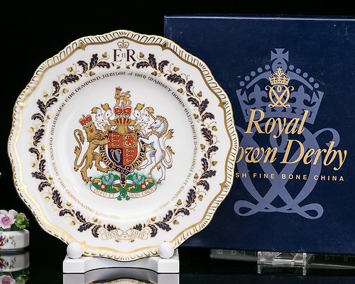 擎上閣裝飾藝術 限量英國製Royal Crown Derby 女王2012年奢華生日紀念骨瓷裝飾盤