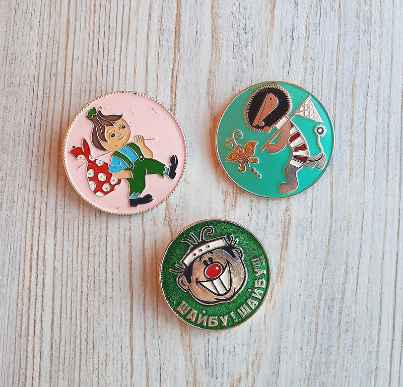 Soviet kids cartoons heroes pin badges vintage - 徽章/別針 - 鋁合金 多色