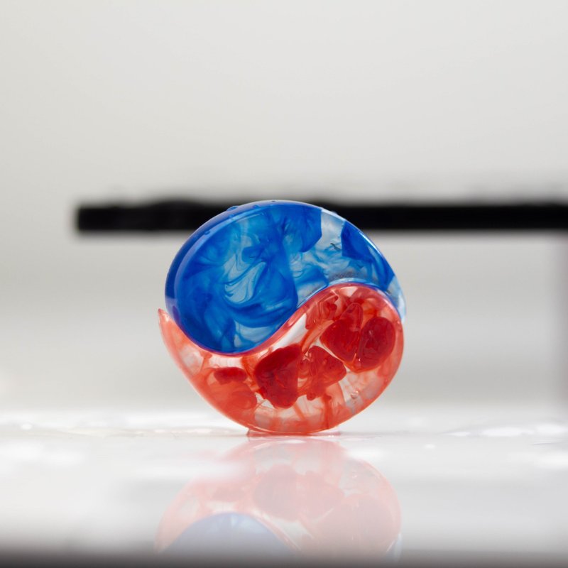 Couple pendants Ying Yang, necklases. Red and Blue - Necklaces - Resin Multicolor