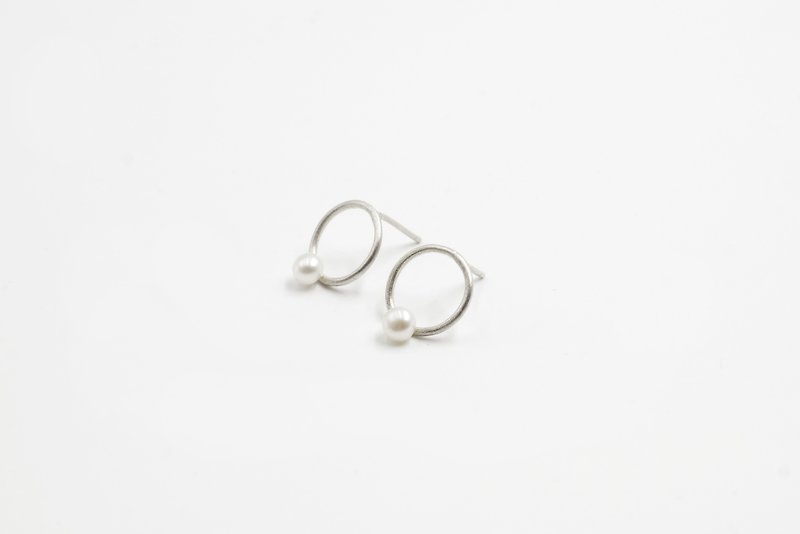 Custom order-circle pearl earrings unilateral - ต่างหู - โลหะ สีเทา