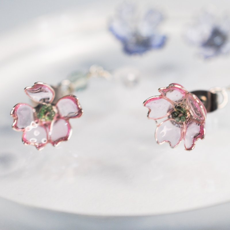 Cherry blossom back catch earrings with florite and rose quartz - ต่างหู - เครื่องประดับพลอย สึชมพู