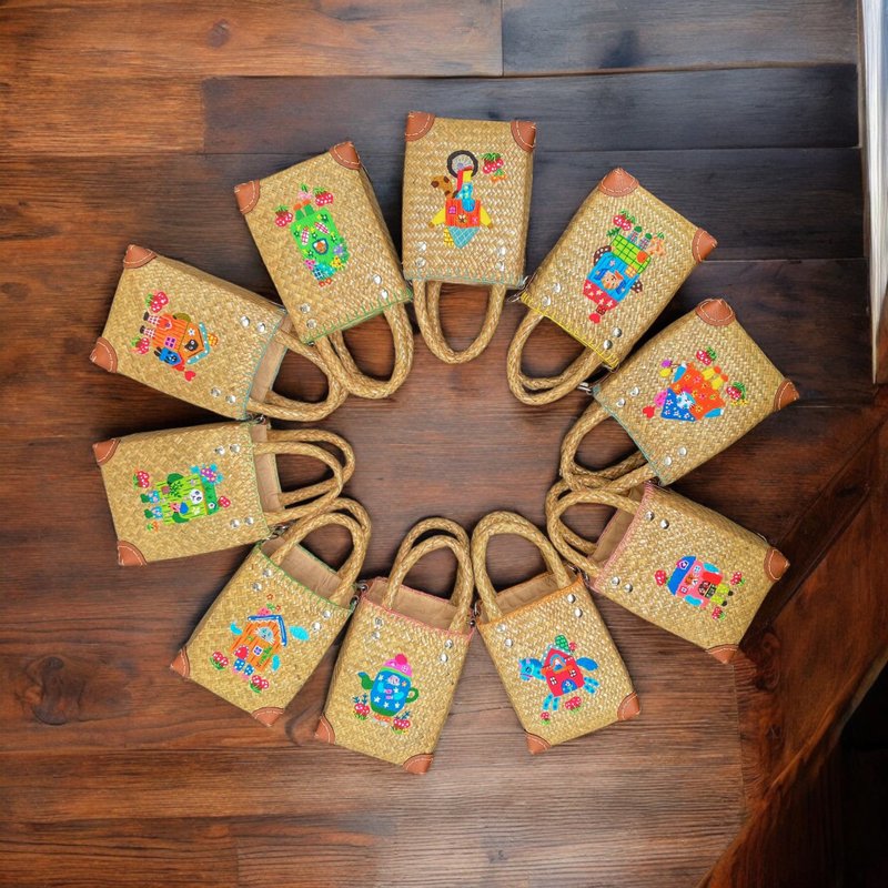 Hand-embroidered water hyacinth with cute cartoon patterns and your name can be embroidered on it. - Handbags & Totes - Thread 