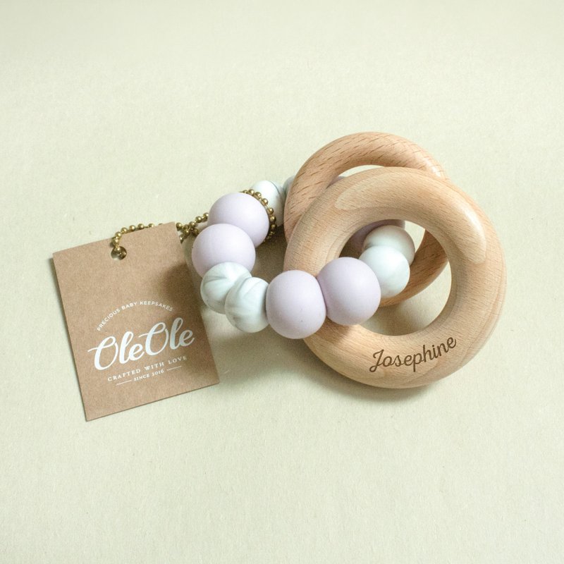 客製化刻名寶寶手搖鈴 固齒器 天然櫸木 牙膠 嬰兒玩具 彌月禮盒 - 寶寶/兒童玩具/玩偶 - 木頭 多色