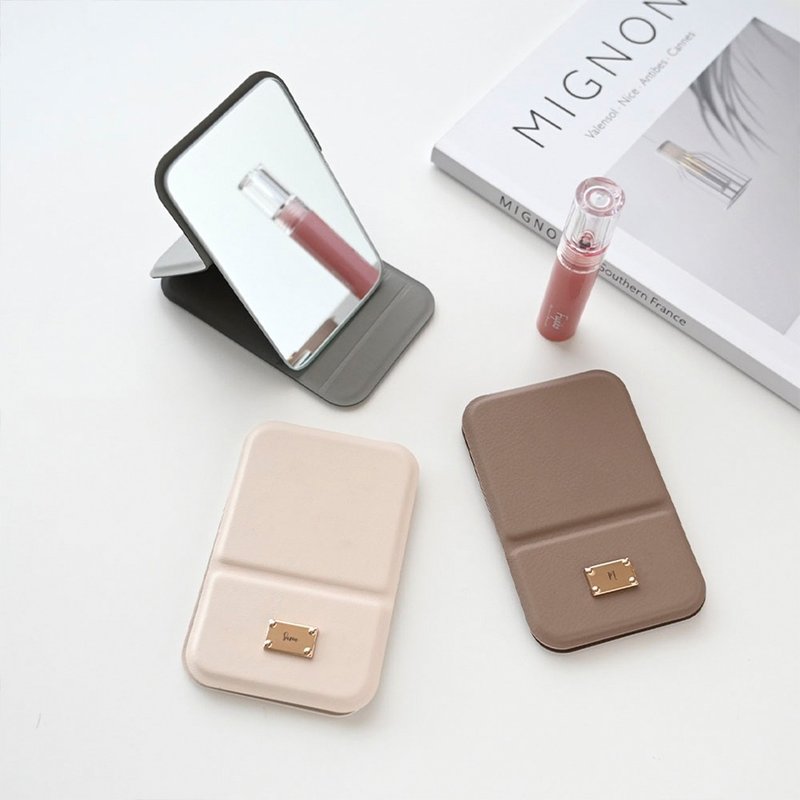 [Folding stand mirror, nameplate, personalized] Compact mirror, pocket mirror, hand mirror, hand mirror, nuanced color, free personalized HE24U - อุปกรณ์แต่งหน้า/กระจก/หวี - หนังเทียม สีนำ้ตาล