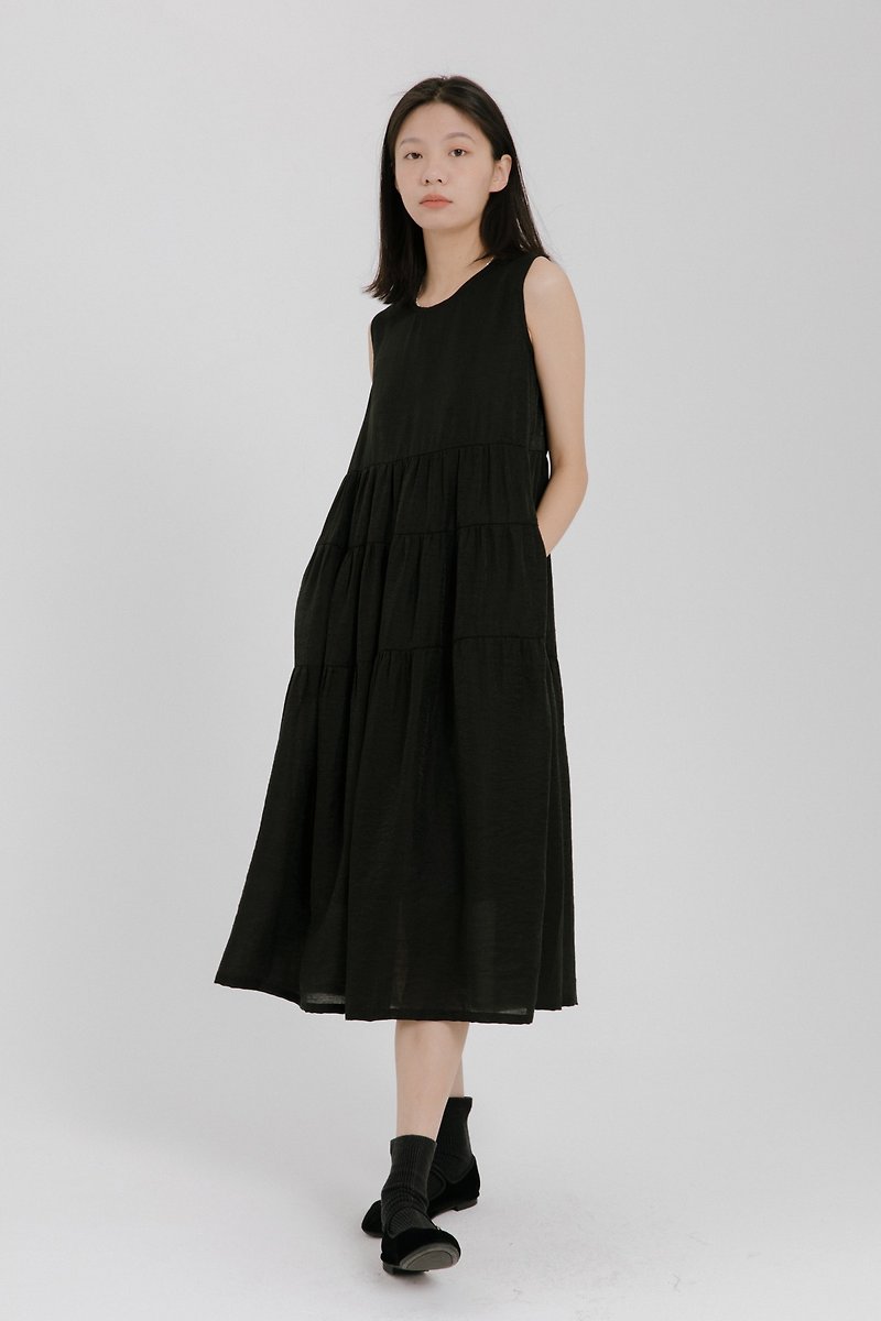 Black Tencel Linen Multi-Layer Pleated Sleeveless Dress Tank Top - ชุดเดรส - ผ้าฝ้าย/ผ้าลินิน สีดำ