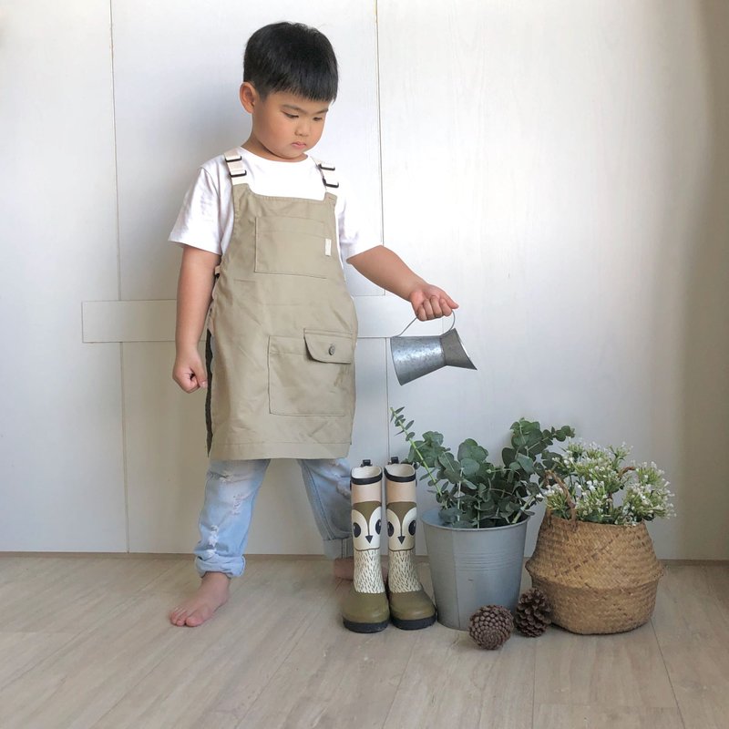 【客製刺繡】工裝風多口袋 工作服 圍裙 童裝 共兩色 滿月禮 - 男/女童裝 - 棉．麻 卡其色
